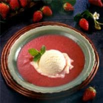Sopa de morango com sorvete