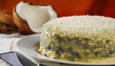 Bolo de Chocolate com Beijinho