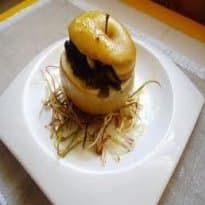 Maçãs recheadas e assadas