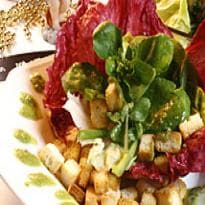 Salada de três folhas com Crôutons e Pesto