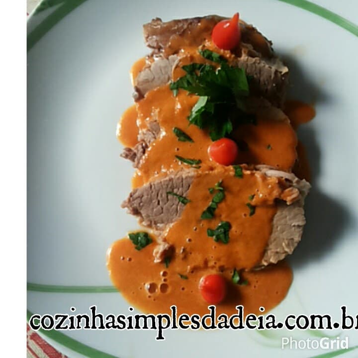 Lagarto ao Molho de Pimentões