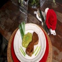 Medalhões de Porco com Purê de Abacate