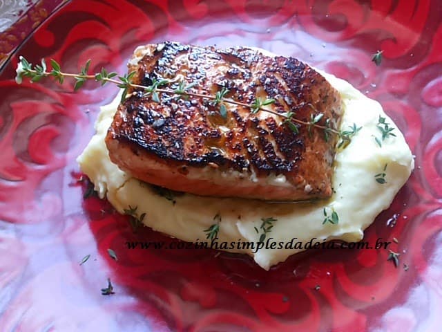 Salmão Glaçado No Missô com Purê de Tahine