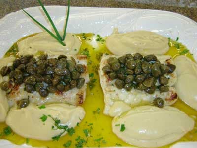 Filé de peixe com purê de banana da terra