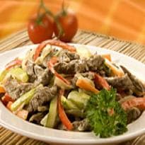 Isca de carne com legumes cremosos