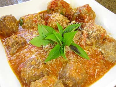 Polpetas recheadas com ameixas e amêndoas