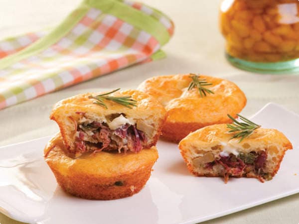 Empadinha de carne seca com requeijão