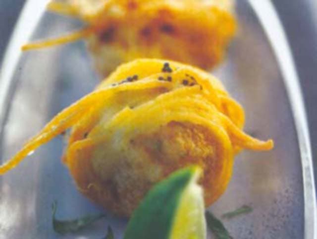 Almôndegas de peixe amarradas