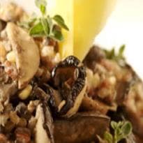 Risoto de grãos com cogumelos frescos