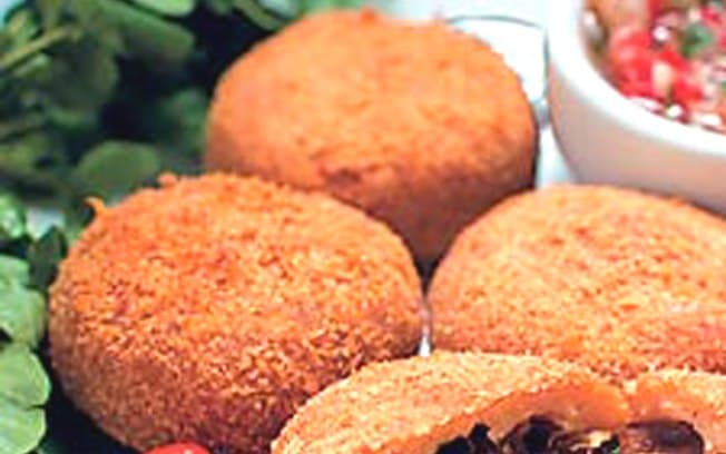 Bolinho de feijão branco e rabada