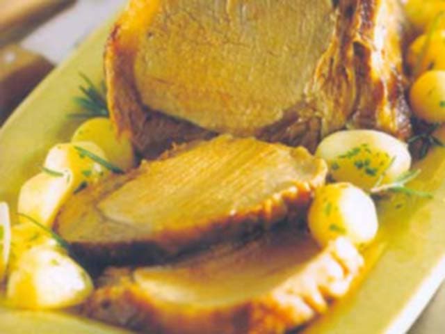 Carrê com batata tinhas ao forno