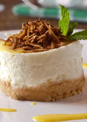 Torta Mousse de Coco Queimado com Baba de Moça