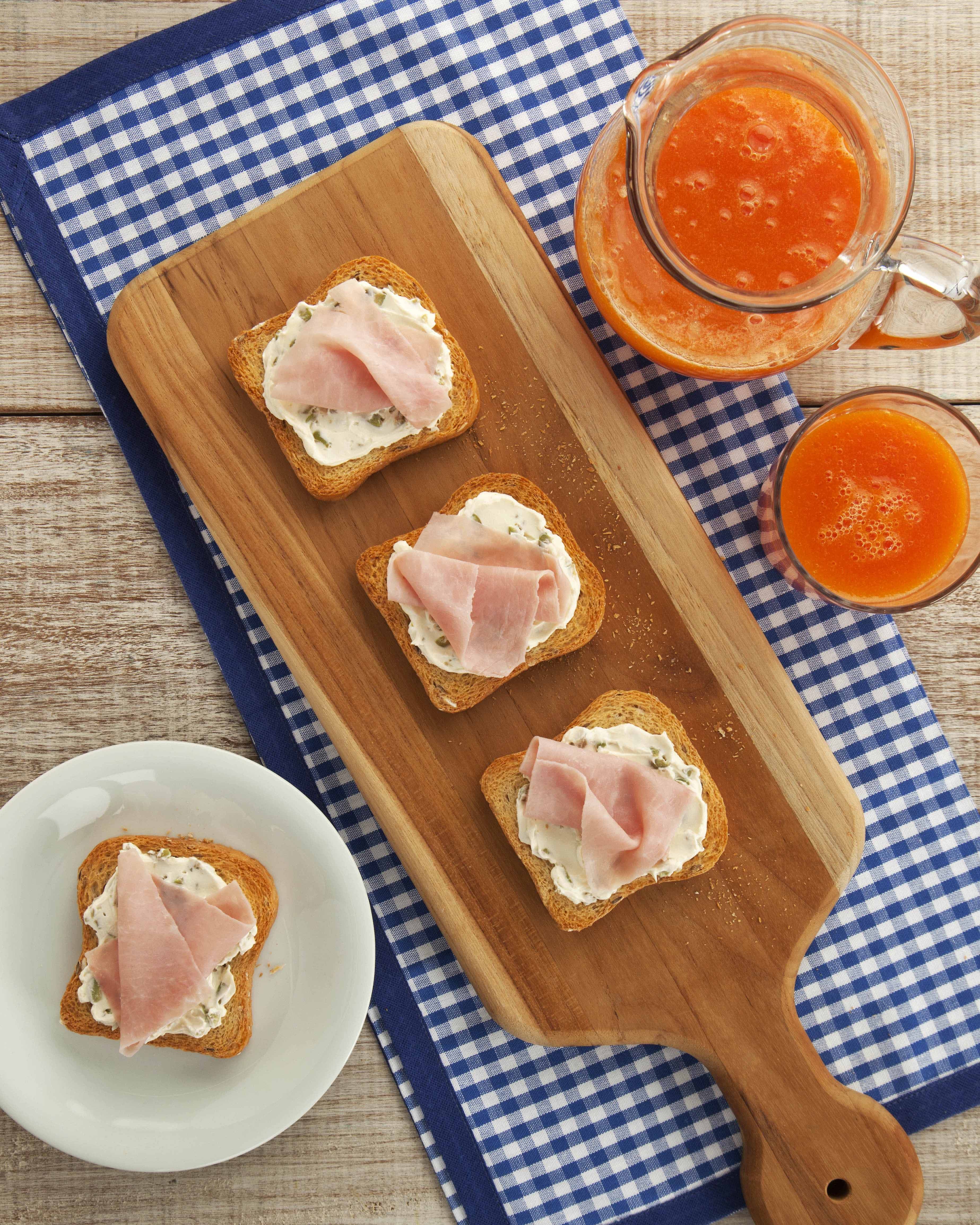 Torradas com Patê de Azeitonas Verdes e Presunto