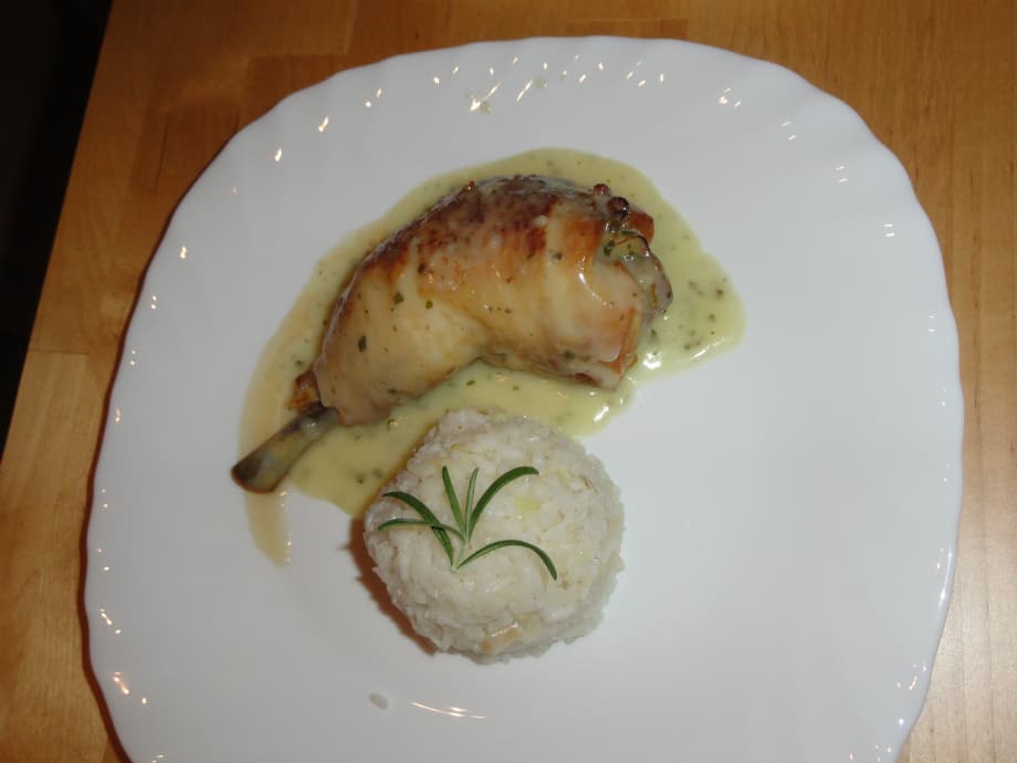 Jambonneau - coxa e sobrecoxa desossada e recheada