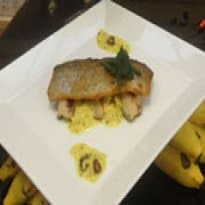 Truta com leite de coco, curry e banana do Edu Guedes