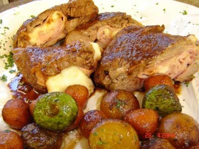 Filés recheados com Presunto e Catupiry ao Molho de Vinho