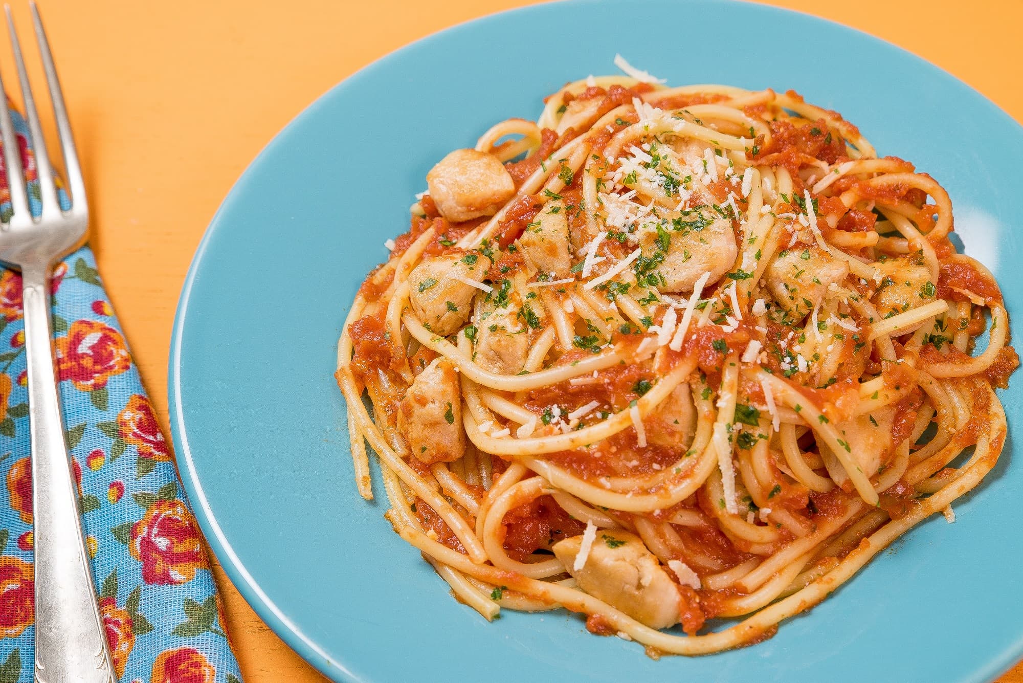 Spaghetti com Ragu de Frango de Uma Panela Só
