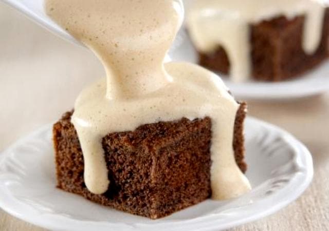 Bolo de Chocolate e Ameixas ao Zabaione de Vinho e Chá Earl