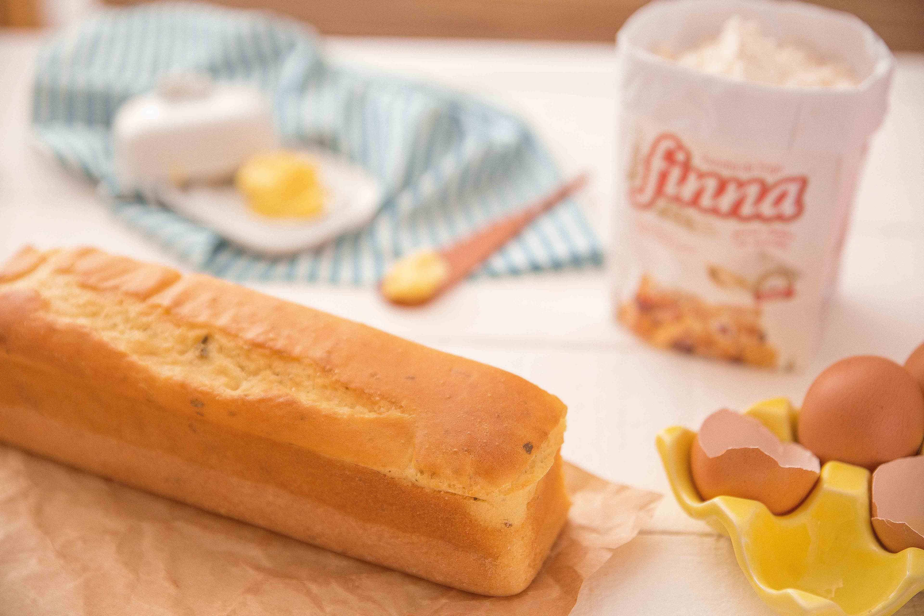 Pão de Liquidificador com Recheio de Mussarela e Ervas