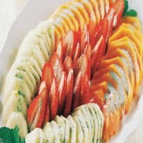 Salada de Frutas com Molho de Iogurte e Hortelã