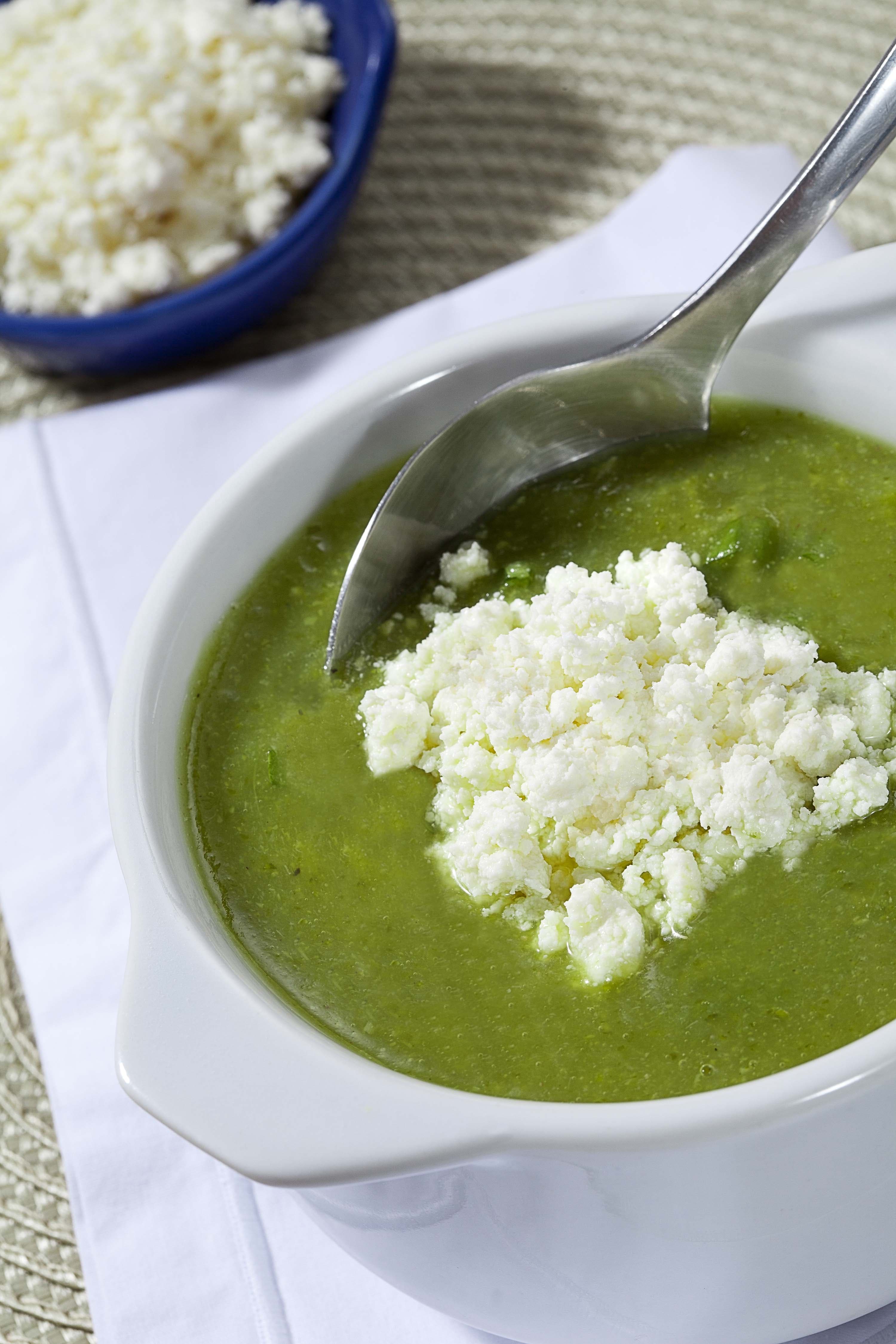 Sopa de Creme de Abobrinha com Rúcula e Ricota