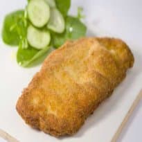 Filé de frango temperado com leite e empanado