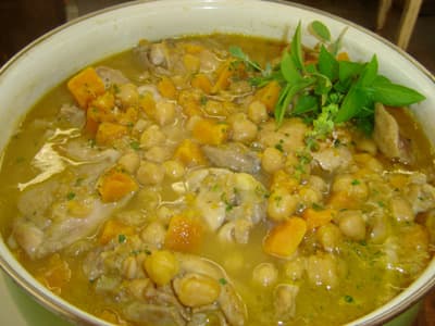 Cozido de frango com grão de bico e abóbora