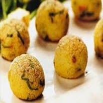 Bolinho de arroz assado recheado com berinjela