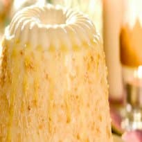 Gelatina de Iogurte com Calda de Laranja Crocante