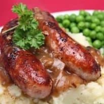 Linguiça com purê de batata e molho madeira