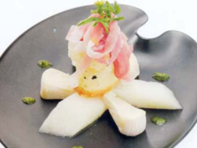 Rosa de melão com queijo brie e presunto cru