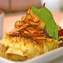 Bruschetta Crocante de Pêra com Brie e Salada