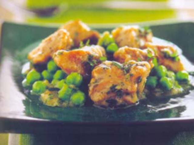 Picadinho de cordeiro de leite com ervilhas