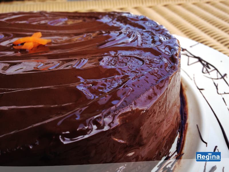 Bolo de Cenoura com Recheio de Brigadeiro Regina