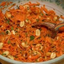 Salada Indiana de Cenoura e Amendoim (Gujarati)