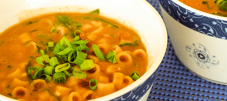 Sopa de Feijão com Macarrão, Calabresa e Couve