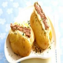 Batata recheada com requeijão e filé de atum