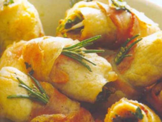 Rolinhos de lombo com brotos de feijão e alfafa