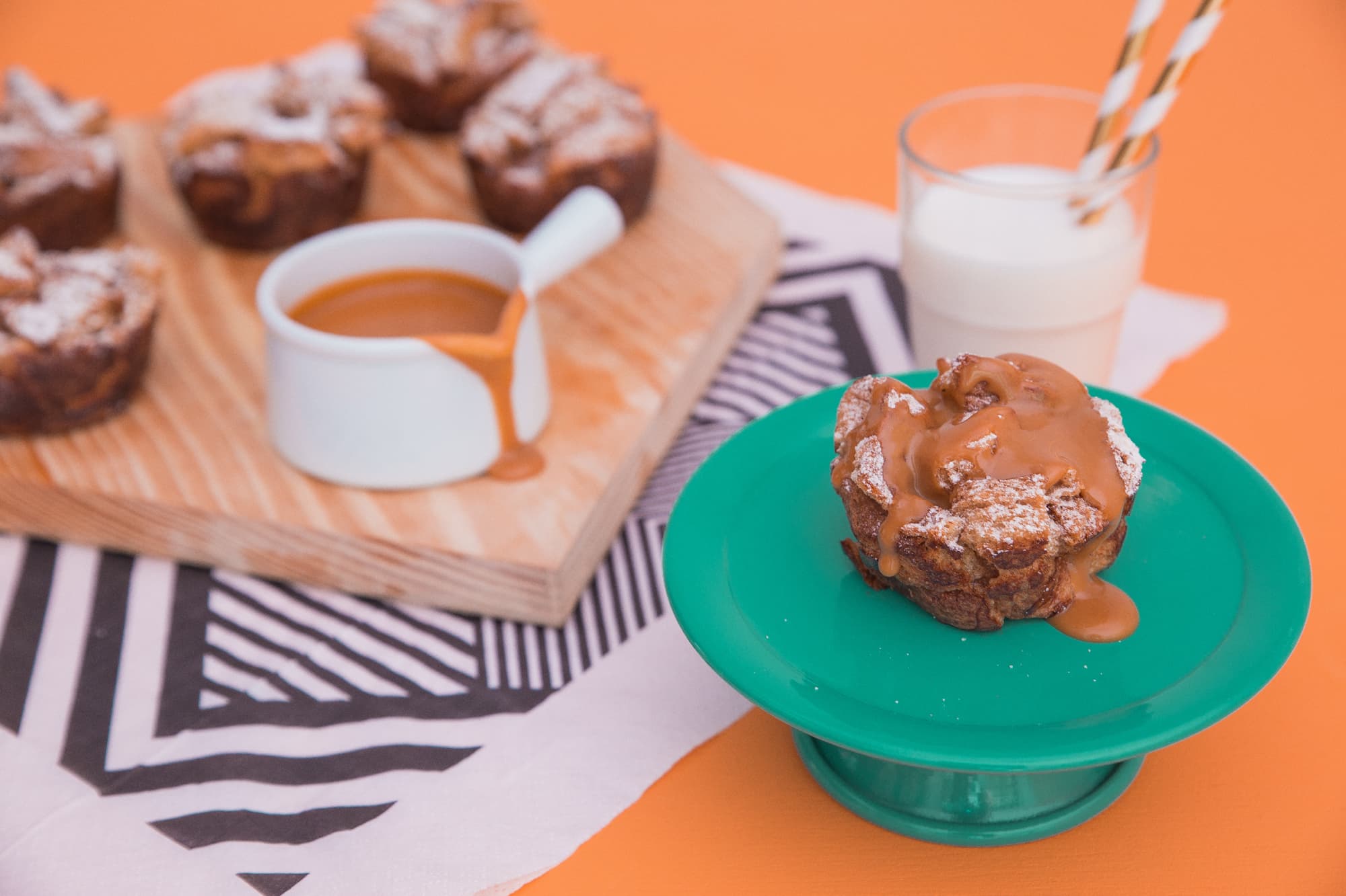 Muffin de Torrada com Calda de Doce de Leite