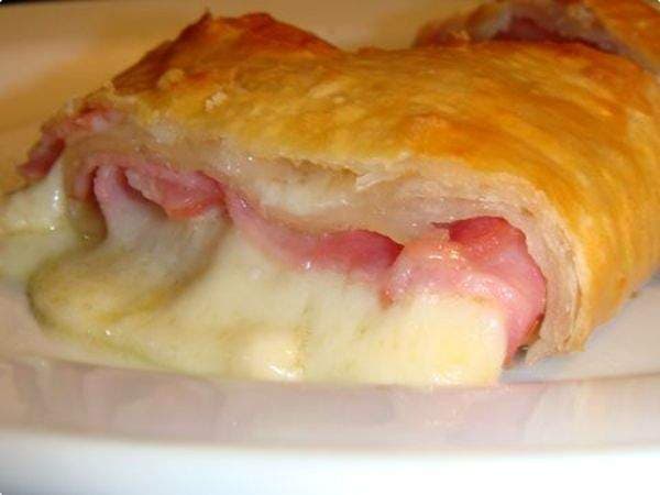 Rocambole de Lombinho Defumado e Queijo Montanhês