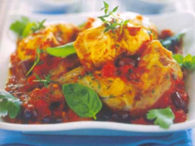 Guisado de coelho com azeitonas pretas e ervas aromáticas