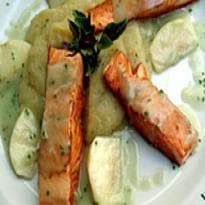 Salmão ao molho de gengibre com creme de maçã