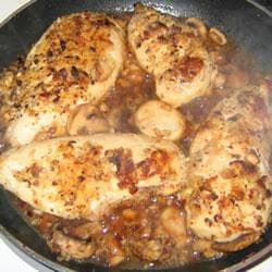 Frango empanado com avelã ao molho de conhaque