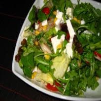 Salada de Alface com Laranja, Feijão e Queijo Feta