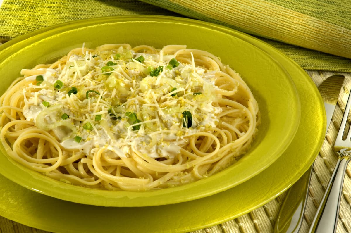 Espaguete ao Molho de Lima da Pérsia com Erva Doce