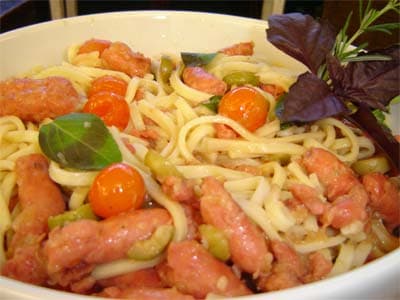 Tagliatelle com molho de linguiça de frango