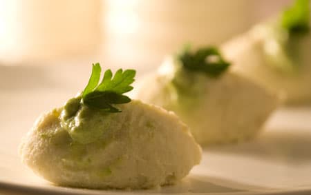 Quenelles de couve-flor com ricota e creme de agrião