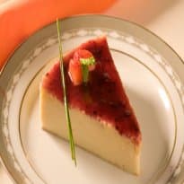 Pudim de creme de leite com geléia de amora