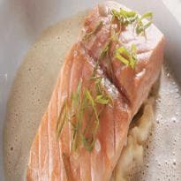 Salmão com Marmelada de Alho-poró e Molho de Cogumelo