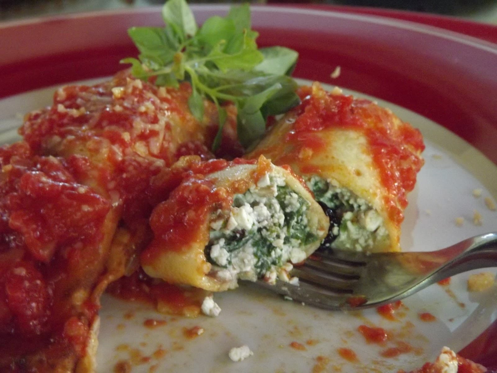 Panqueca de espinafre com recheio de queijo